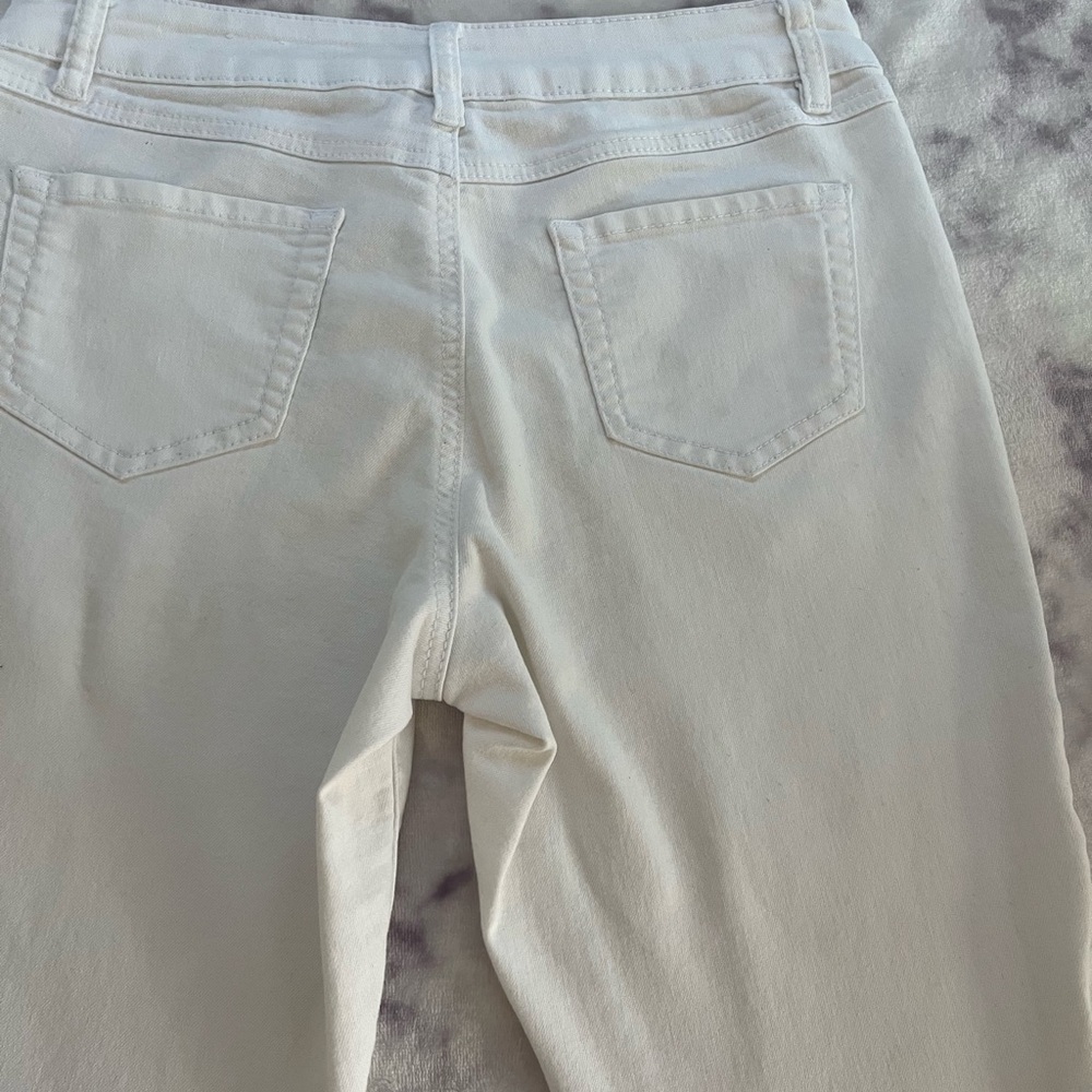 Jeans D. Jeans White Straight Leg Jeans Versatile Style.
Like New - Picture 2 of 4
